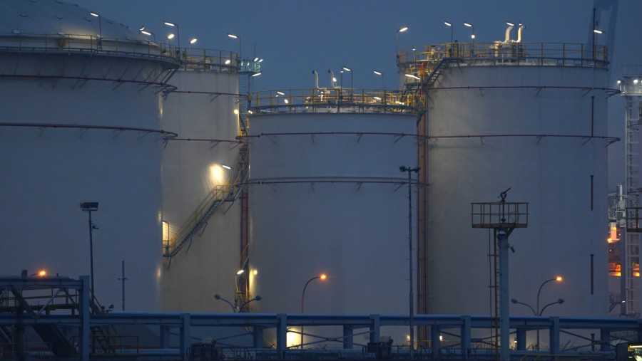 Penyalahgunaan Tata Kelola Impor Minyak Pertamina: Tujuh Tersangka Ditetapkan, Negara Rugi Triliunan