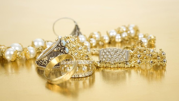 Pergerakan Harga Emas Perhiasan 13 Februari 2026: Dari Penurunan Harga Gram ke Buyback yang Lebih Tinggi