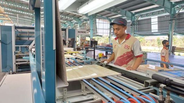 Laba ARNA Tertekan Biaya Gas, Penjualan Naik Dua Digit