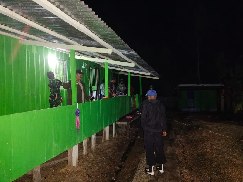 Sinergitas TNI Dan Polri Jamin Keamanan Salat Tarawih Hari Ke 5 Di Bokondini