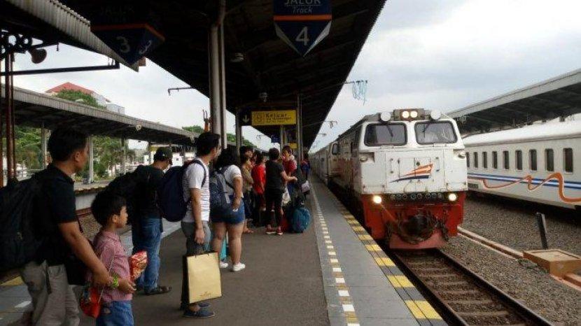 Jadwal Keberangkatan Kereta Api Argo Cheribon 6 Desember 2024: Menghubungkan Cirebon dan Jakarta