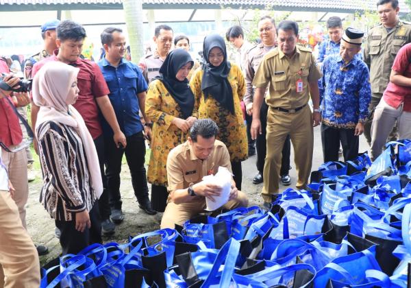 Sembako Masih Diburu Warga Majeluk