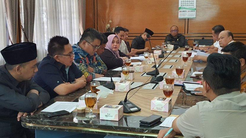 Diduga Jadi Korban Penipuan Kredit Bank, Warga Desa Kulur Mengadu ke Komisi II DPRD Majalengka