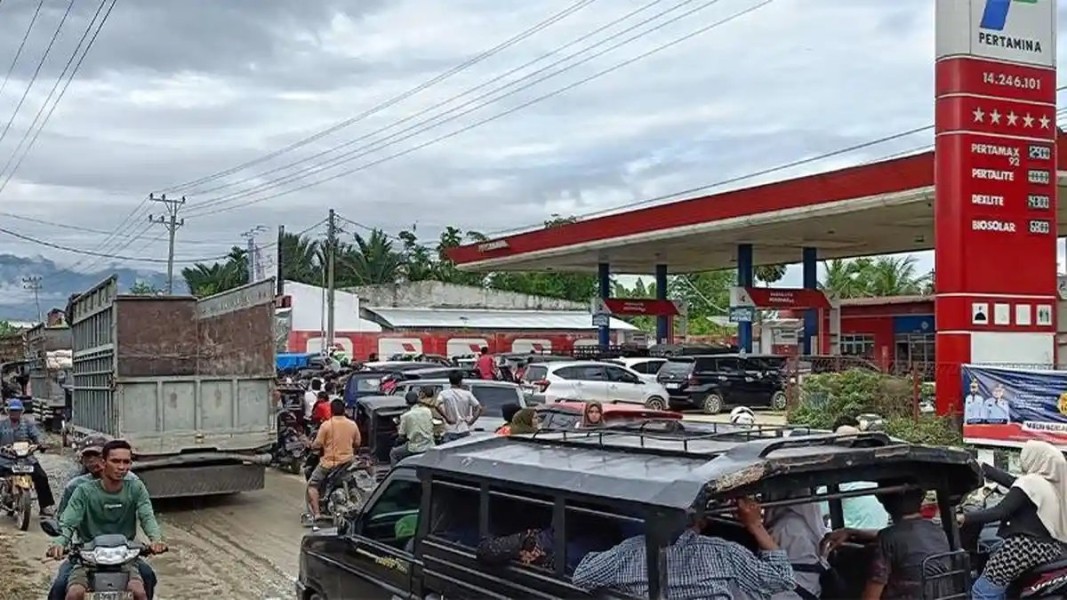 Krisis BBM Aceh Tenggara Dua SPBU Tutup Antrean Kendaraan Mengular Panjang Hari