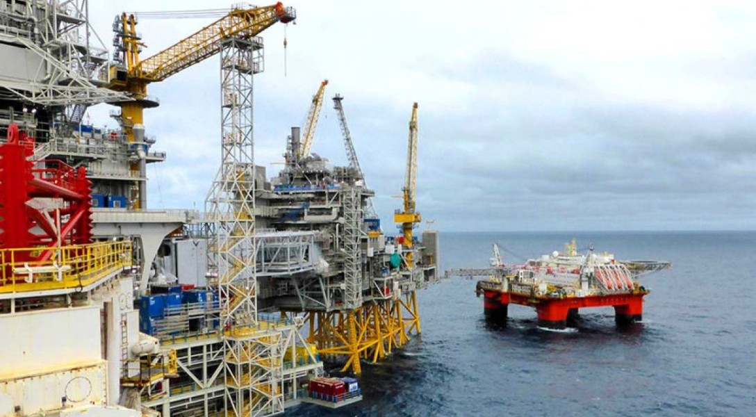 Harga Minyak Mentah: WTI Turun, Brent Naik Akibat Dinamika Tarif Internasional