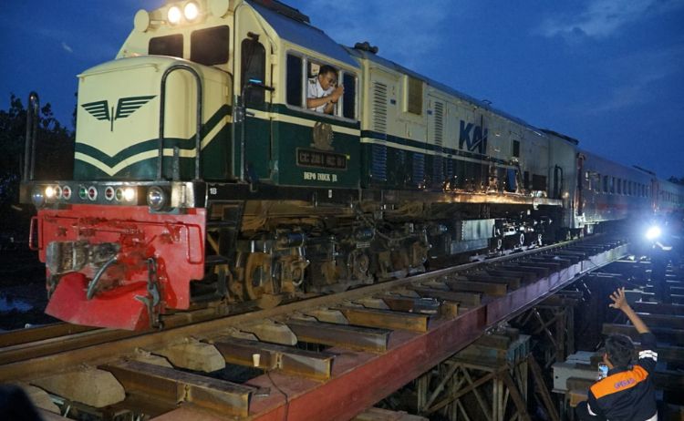 Jalur Rel di Grobogan Kembali Beroperasi Setelah Perbaikan Cepat oleh PT Kereta Api Indonesia