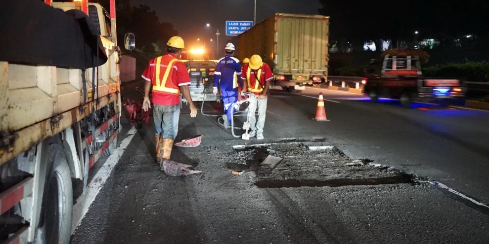 Jasa Marga Sigap Tangani Jalan Tol Berlubang Demi Keselamatan Pengendara