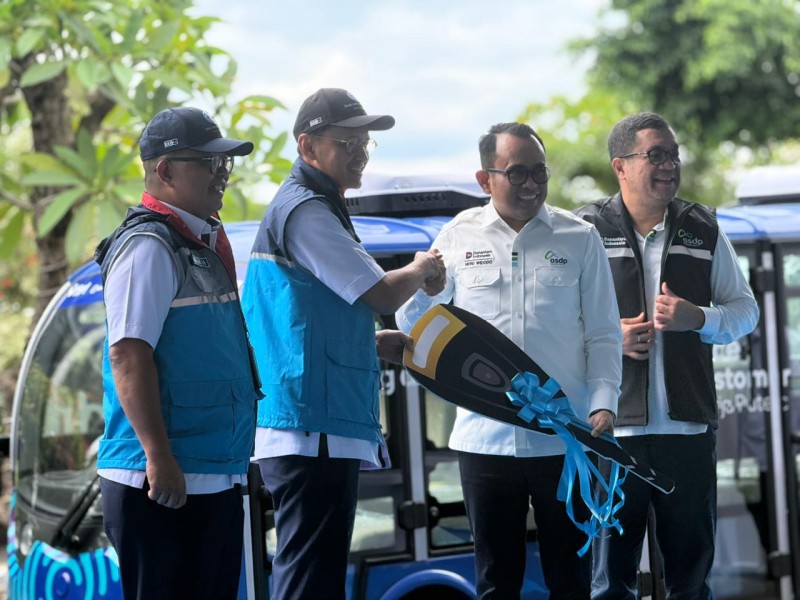 Jasaraharja Putera Serahkan Shuttle Bus Dukung Mudik ASDP
