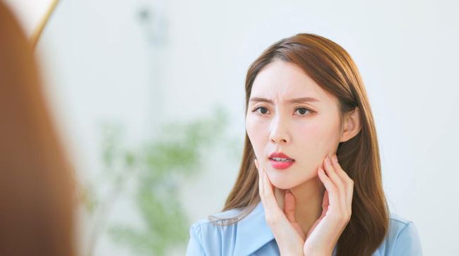 5 Jenis Skincare dan Makeup Populer yang Sebaiknya Tidak Dipakai Setiap Hari Demi Kulit Sehat