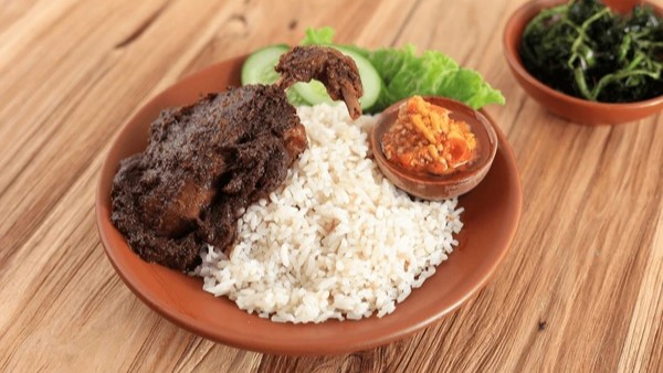 Resep Bebek Hitam Khas Madura, Cita Rasa Pedas Gurih yang Menggoda Selera