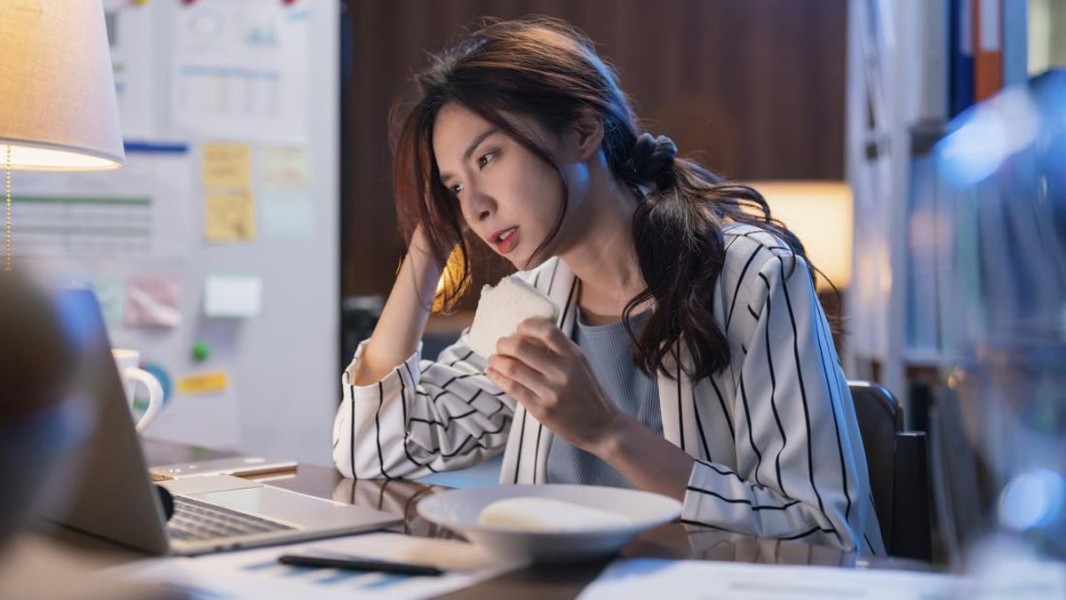 Overwork di Indonesia Picu Tekanan Darah Tinggi dan Risiko Penyakit Jantung