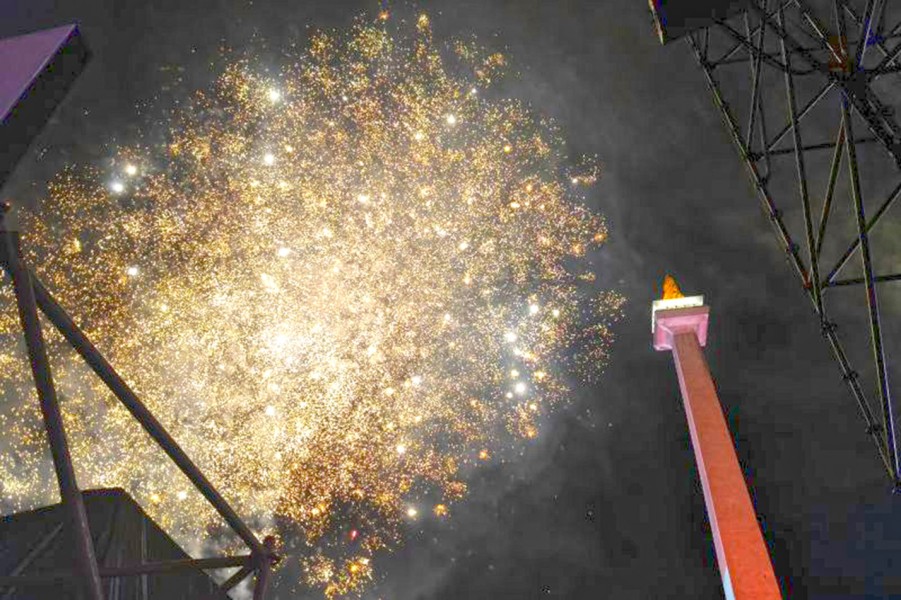 Perayaan Tahun Baru Sederhana Tanpa Kembang Api Tunjukkan Solidaritas Nasional