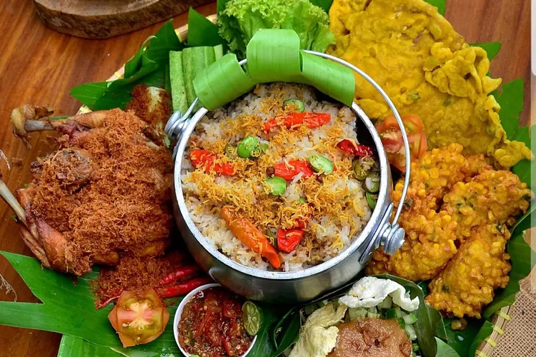 Wisata Kuliner Bandung, Nikmati Rekomendasi 12 Tempat Makan Nasi Liwet Autentik dan Lezat