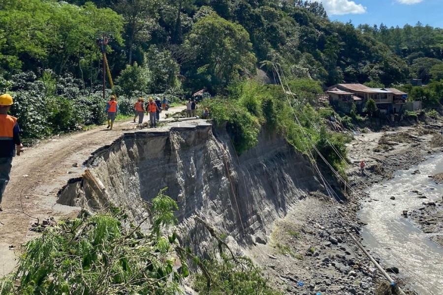 Hadapi Medan Sulit dan Akses Terputus, PLN Pastikan Listrik Halmahera Barat Berangsur Pulih