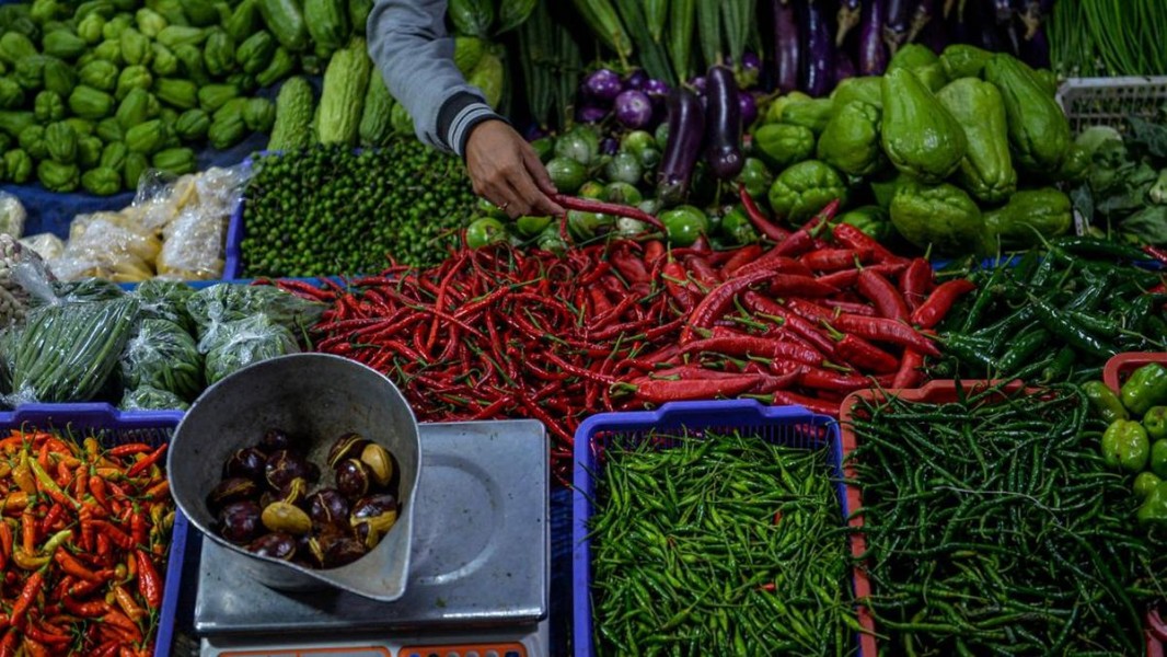 Harga Sembako Jatim 9 Mei 2025: Cabai Rawit Naik, Ayam Kampung dan Telur Turun