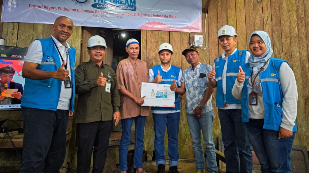 PLN Hadirkan Cahaya Baru untuk 1.102 Warga Miskin di Kaltim dan Kaltara 2025