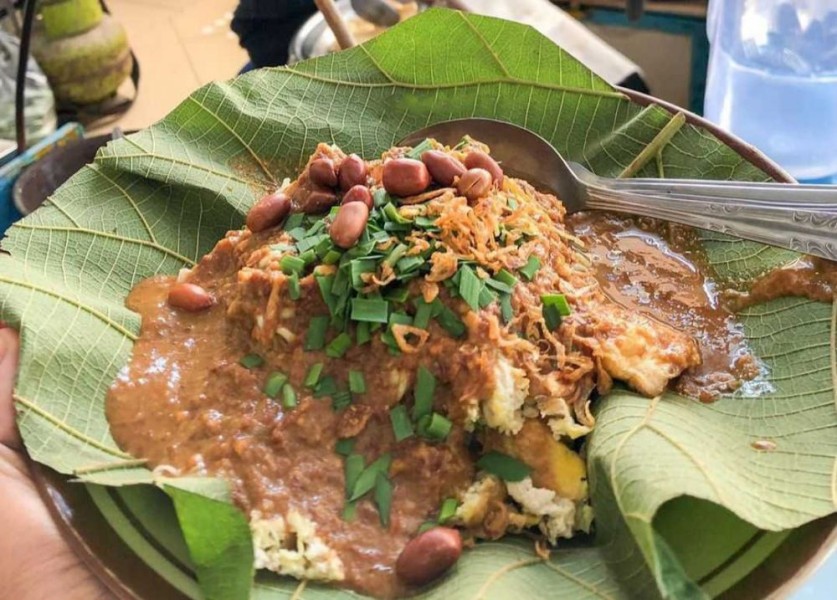 Kuliner Legendaris Blora, Lontong Sambal Tahu