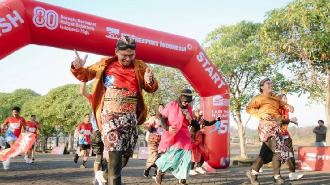 Freeport Indonesia Gelar Lari Warna Nusantara di Gresik