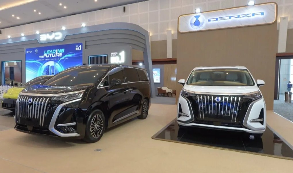 Denza D9 Hadir, Mobil Listrik Mewah Surabaya