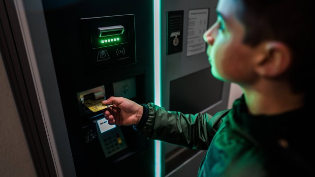 Cara Tarik Tunai Kartu Kredit Mandiri di ATM dan Bank