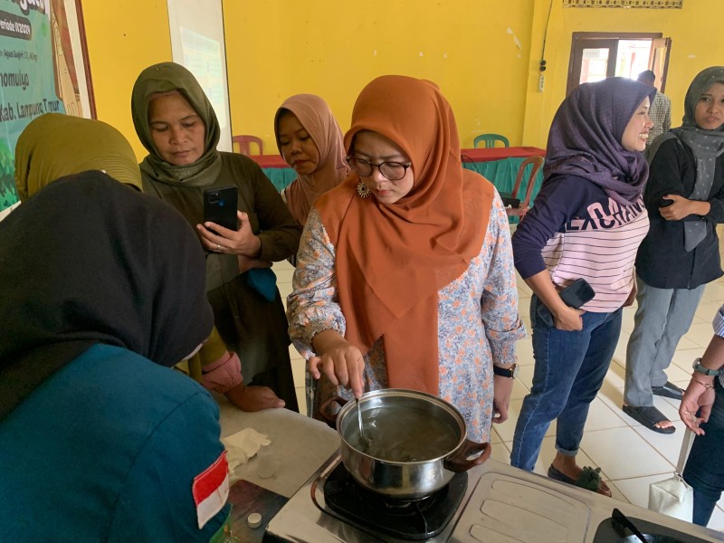 Pemanfaatan Minyak Jelantah sebagai Sabun dan Lilin Apung: Langkah Kreatif Pengolahan Limbah Rumah Tangga