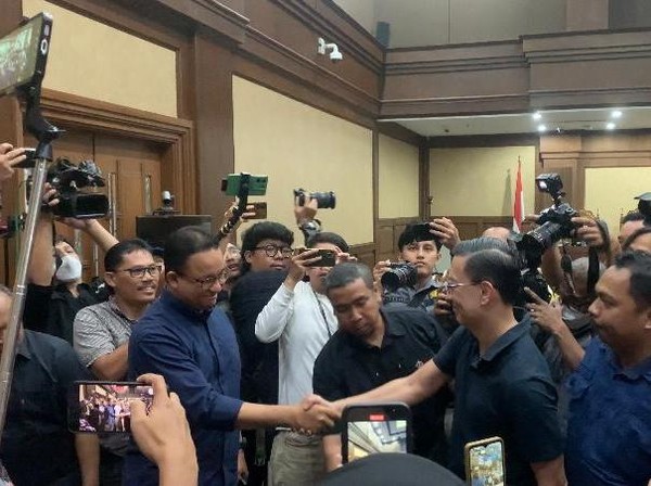 Anies Baswedan Hadiri Sidang Perdana Tom Lembong dalam Kasus Korupsi Impor Gula