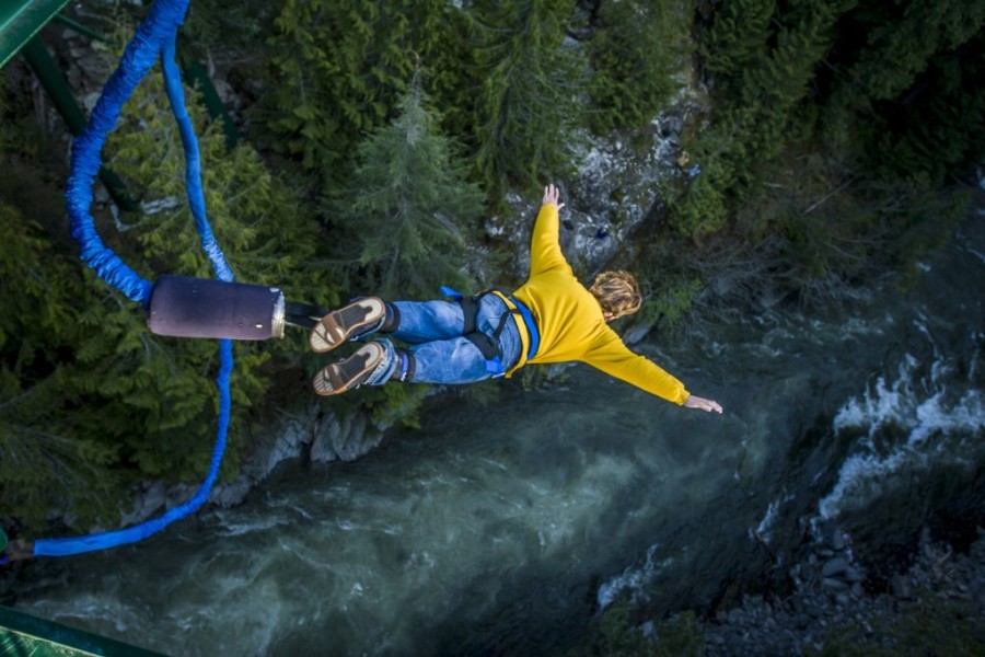 Coba Bungee Jumping Lambat, Adrenalin Tetap Terasa