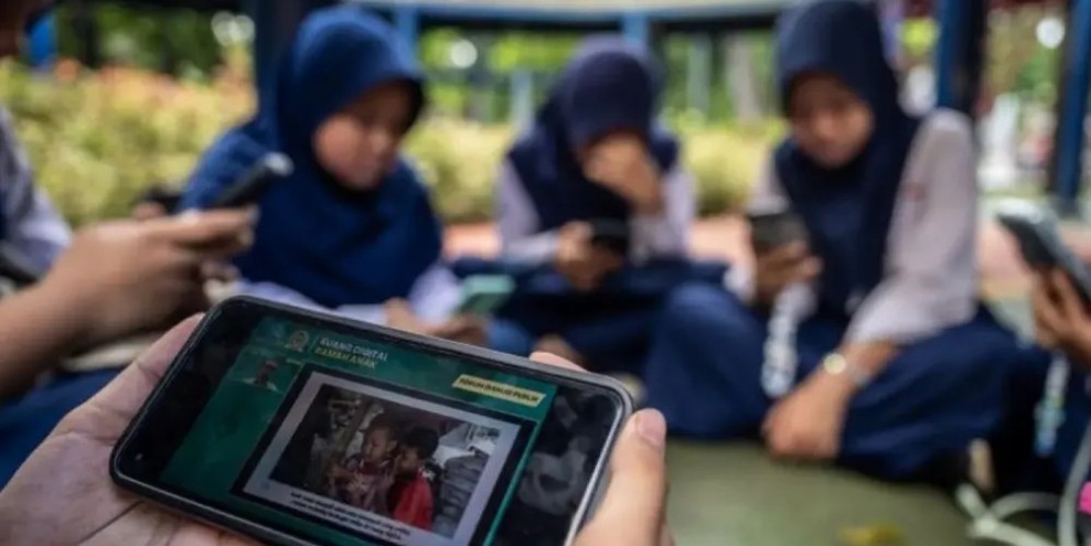 Orang Tua Dukung Pembatasan Media Sosial Anak Lewat PP Tunas
