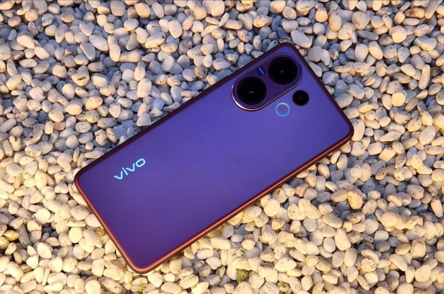 vivo V60: Flagship Fotografi di Genggaman