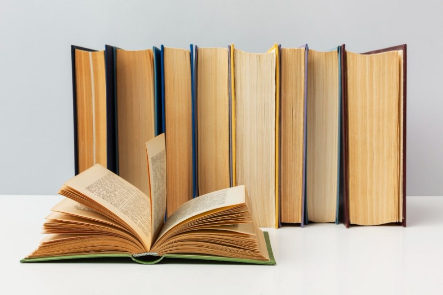 Pengertian Resensi Buku, Struktur, Manfaat, dan Contohnya