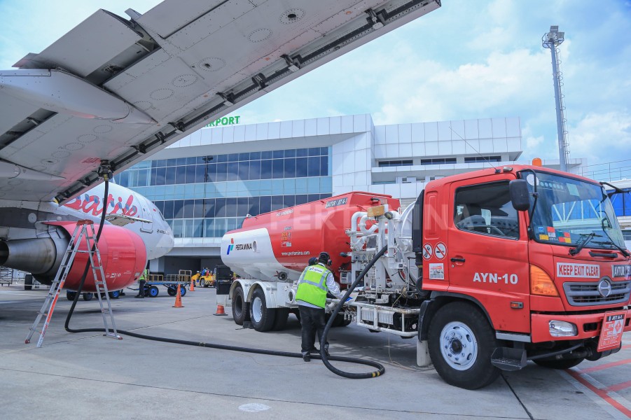 Pertamina Turunkan Harga Avtur di 37 Bandar Udara untuk Mempermudah Akses Penerbangan Lebaran dari Berbagai Wilayah Pertamina Turunkan Harga Avtur di 37 Bandar Udara untuk Mempermudah Akses Penerbangan Lebaran dari Berbagai Wilayah