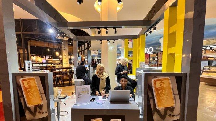 Antrean Mengular di Butik Emas Antam Setiabudi One, Pembeli Serbu Logam Mulia di Tengah Kenaikan Harga