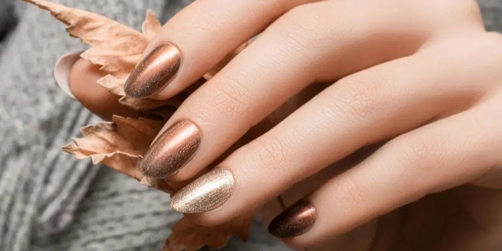 Pilihan Warna Nail Polish yang Paling Cocok untuk Kulit Sawo Matang