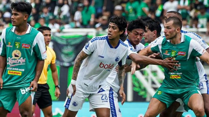 Derby Jatim Panas, Persebaya-Arema Berbagi Poin di GBT