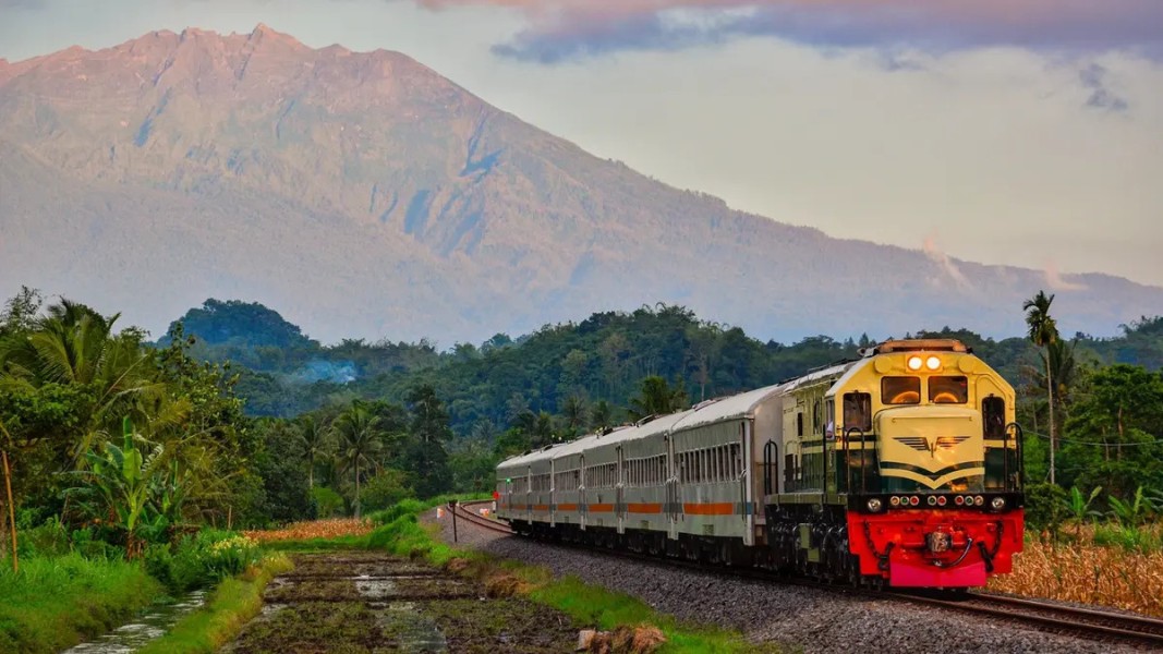 Gunung Raung Erupsi, KAI Daop 9 Jember Pastikan Perjalanan Kereta Api Tetap Normal dan Aman