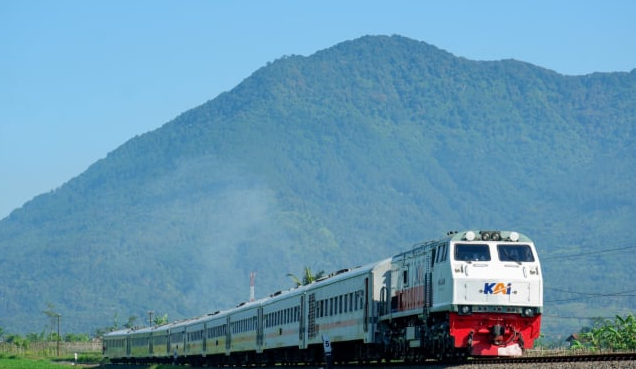 KAI Logistik Berhasil Distribusikan 22 Unit Kereta ke Sumatra, Dukungan Utama Operasional Penumpang Jelang Lebaran 2025