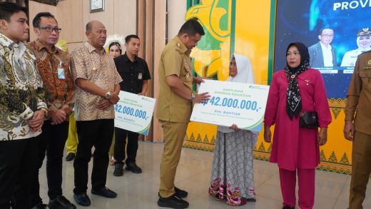 Gubernur Sumatera Utara Serahkan 1.600 Kartu BPJS Ketenagakerjaan untuk Nelayan Langkat