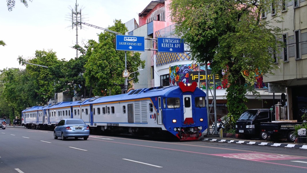 Kereta Api Batara Kresna Jadi Favorit Baru, Peningkatan Penumpang Capai Rekor 2025