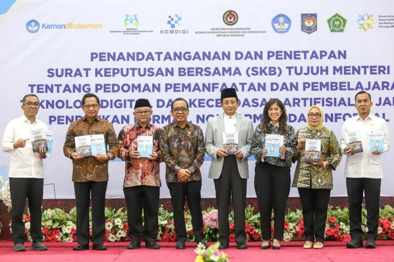 Strategi Keluarga Indonesia Memanfaatkan Teknologi Digital dan AI Secara Bijak Menurut SKB 7 Menteri