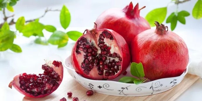 Manfaat Buah Delima untuk Perawatan Kulit Sehat Alami Bagi Wanita