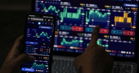 Suspensi Saham SKRN dan HOMI Usai Lonjakan Harga Spektakuler