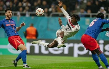 Manchester United Pantau Tiga Bintang Nottingham Serta Tunda Kontrak Kobbie Mainoo