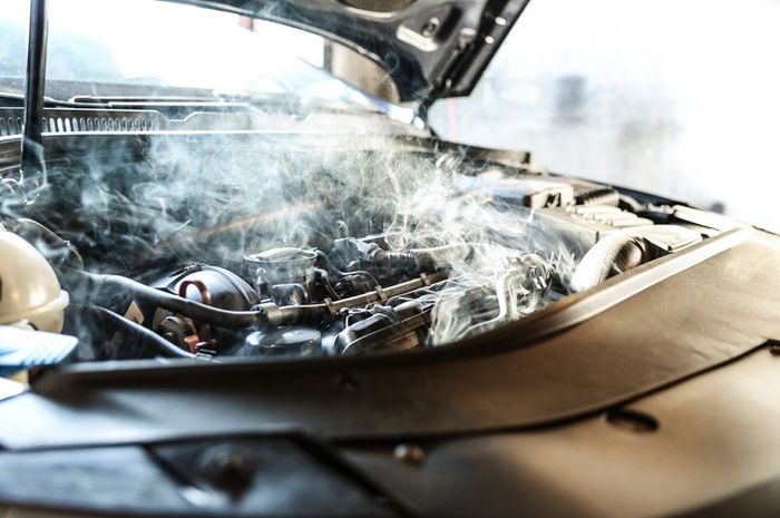 Tips Ampuh Mencegah Mesin Mobil Overheat Agar Tetap Awet dan Aman
