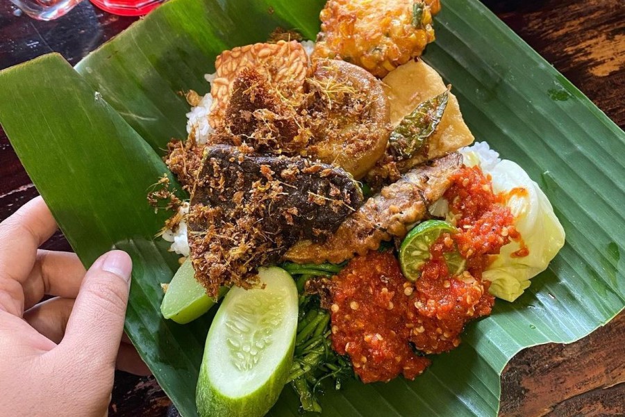 Rekomendasi Sego Sambel Malam Favorit Kuliner Malang