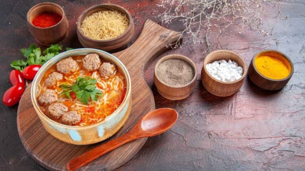 Resep Bakso Kuah Mercon Pedas Gurih Cocok untuk Ide Jualan dan Sajian Hangat Saat Musim Hujan