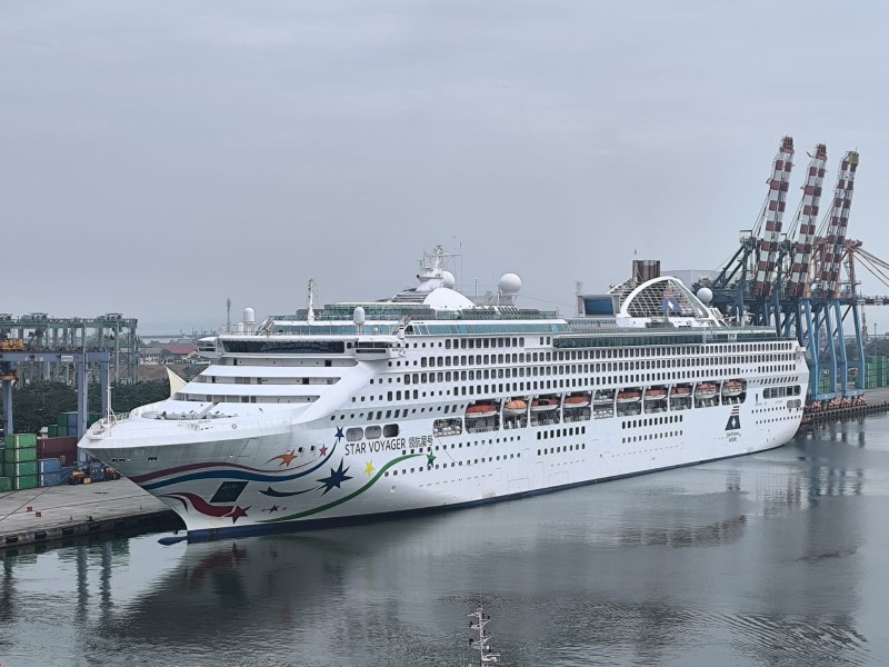 Kapal Pesiar Star Voyager Sandar Lagi di Tanjung Priok, Angkut 955 Penumpang dari Singapura