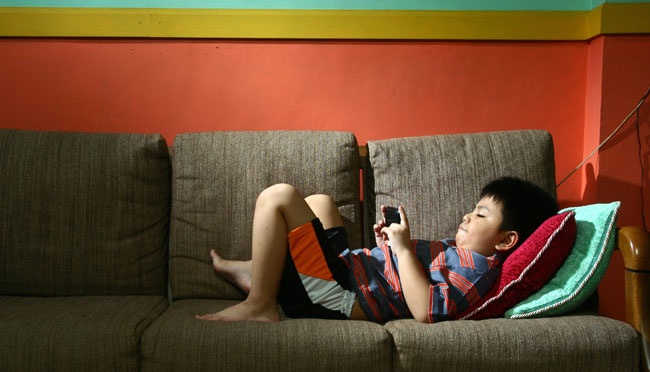 Mengatasi Kecanduan Gadget pada Anak: Solusi Positif untuk Kesehatan Mental dan Keamanan Digital