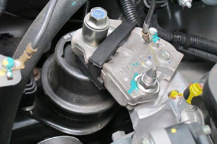 Mengenal Fungsi Engine Mounting, Jenis, dan Biaya Gantinya