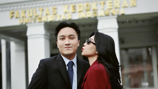 Rayhan Maditra, Suami Isyana Sarasvati, Resmi Dikukuhkan sebagai Dokter Spesialis Kedokteran Jiwa