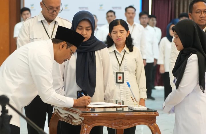 Mensos Lantik Ratusan Guru Sekolah Rakyat Perkuat Pendidikan Anak Rentan